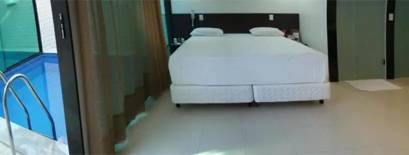 スイート, Status Motel Perimetral Adults Only