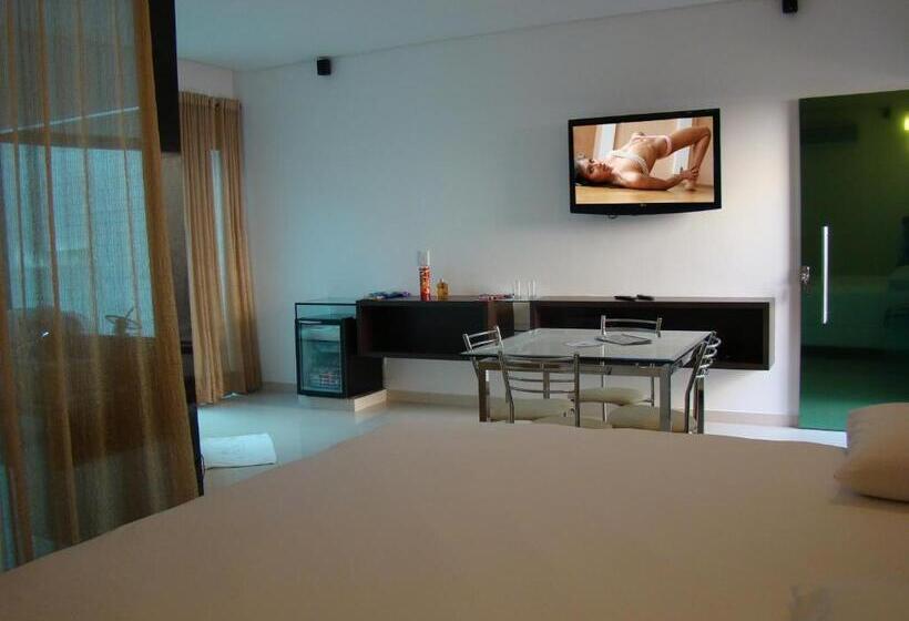 스위트, Status Motel Perimetral Adults Only