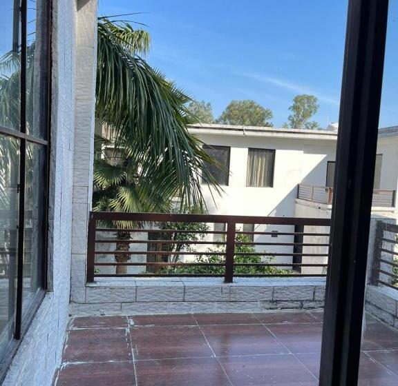 デラックスルーム, Amazing Aryavan Resort