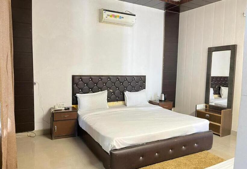 デラックスルーム, Amazing Aryavan Resort