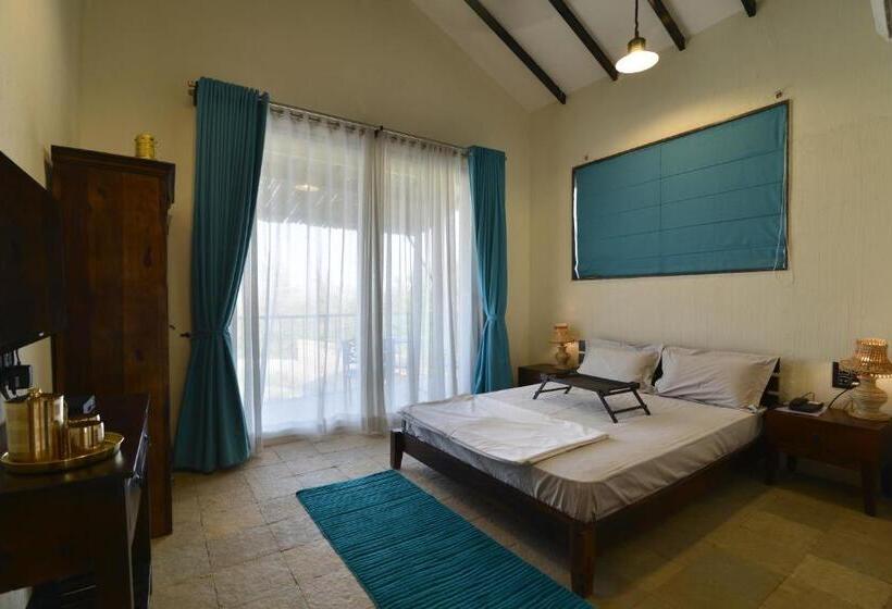 Номер Стандарт Вид на Бассейн, Parnakuti Villa