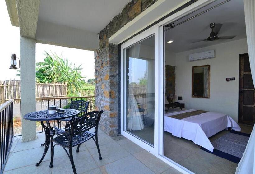 غرفة قياسية مطلّة علي حمام السباحة, Parnakuti Villa