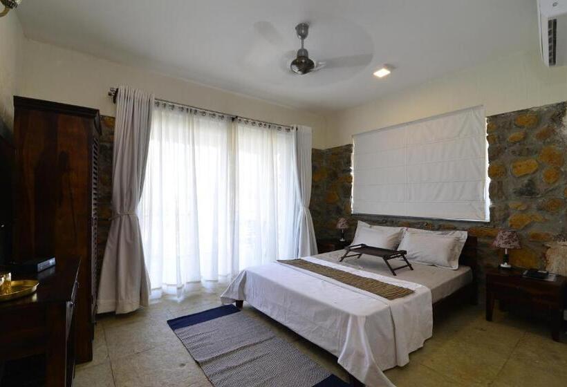 غرفة قياسية مطلّة علي حمام السباحة, Parnakuti Villa