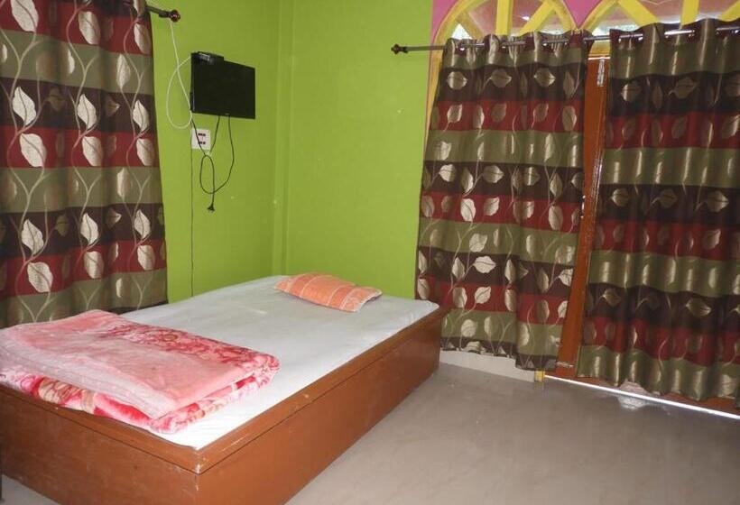 חדר דלוקס, Prakriti Neerh