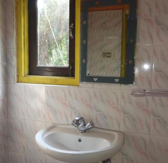 בקתת חדר, Prakriti Neerh