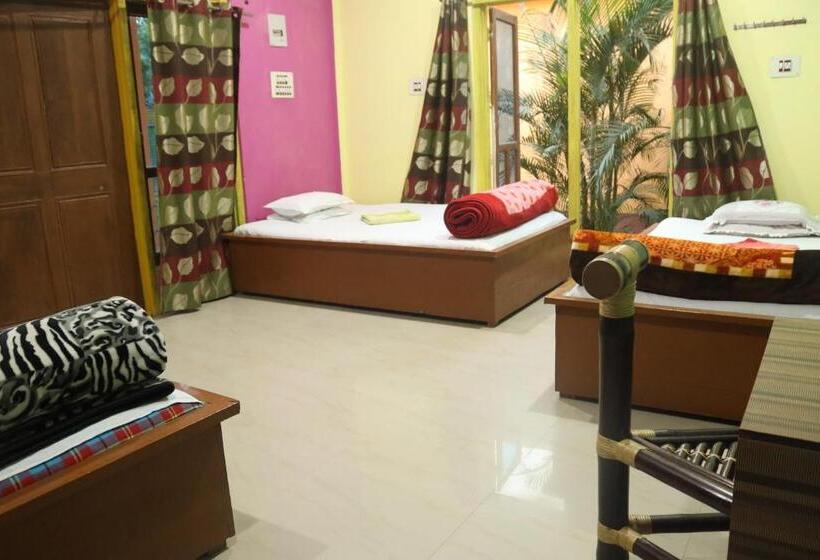 חדר משפחתי דלוקס, Prakriti Neerh