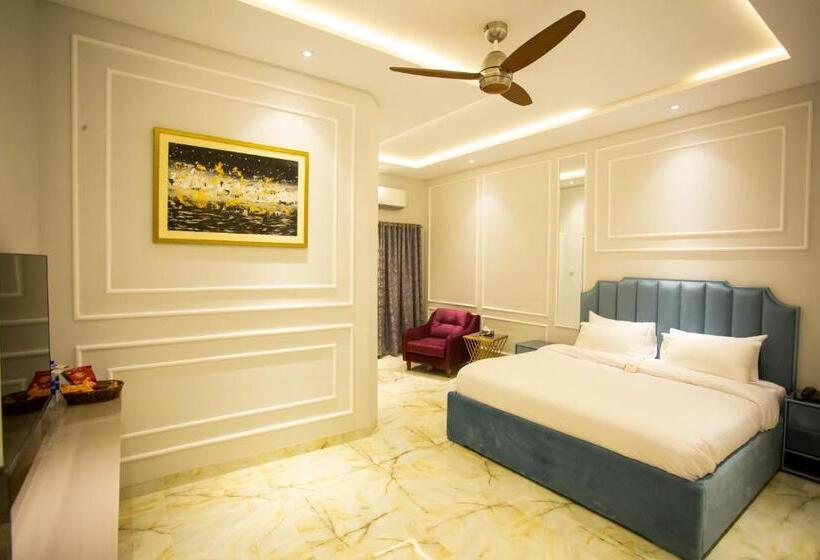 اتاق لوکس با تخت بزرگ, The Edition Bahawalpur