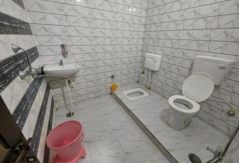 חדר משפחתי, Trisolaris