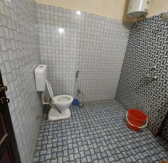 חדר משפחתי, Trisolaris