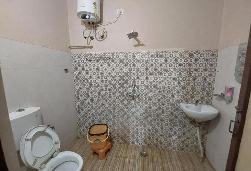 חדר משפחתי, Trisolaris