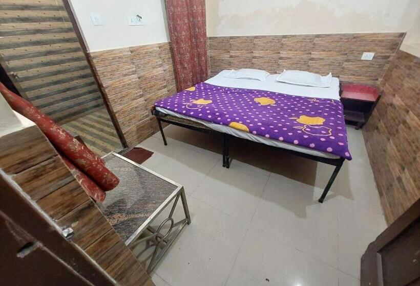 חדר אקונומי, Trisolaris