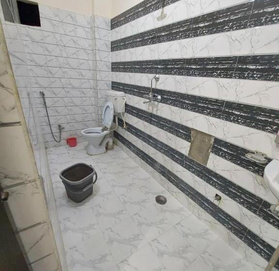 חדר אקונומי, Trisolaris