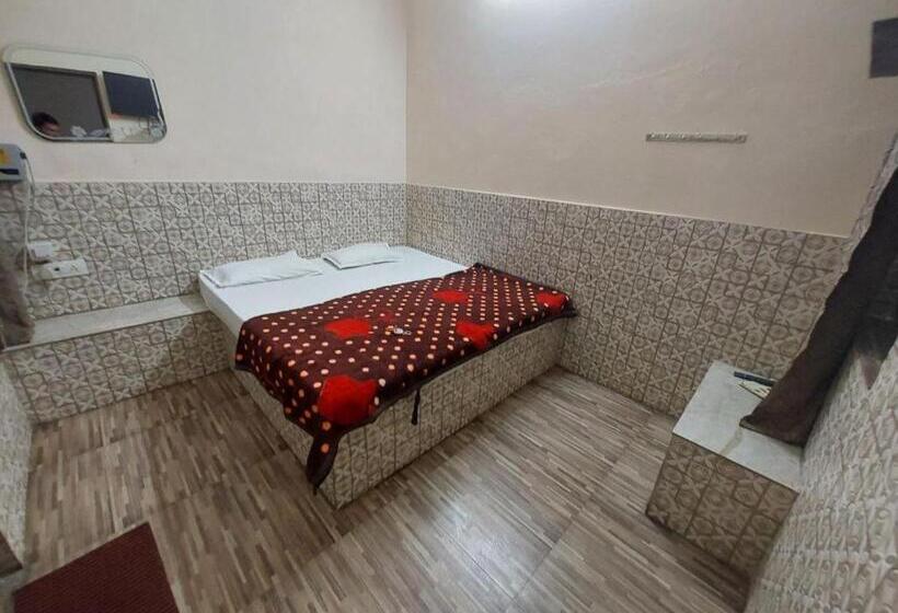 חדר אקונומי, Trisolaris