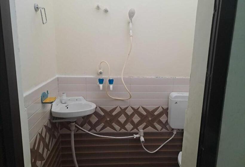 Трехместный Номер Классика, Oyo Hotel Moonlight