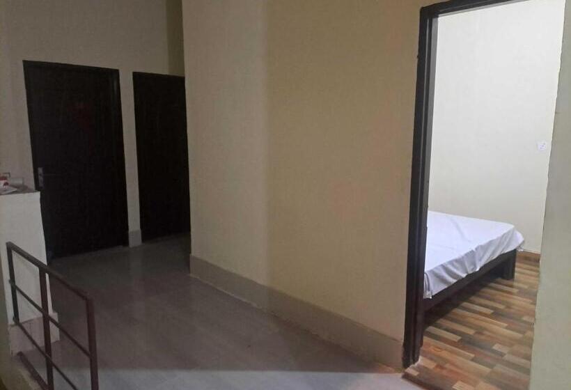 Трехместный Номер Классика, Oyo Hotel Moonlight