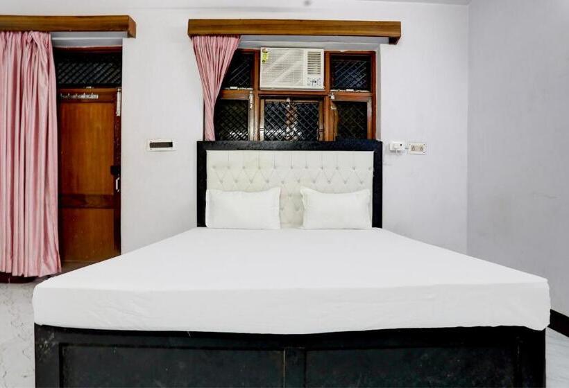 Classic Kolmen Hengen Huone, Oyo Hotel Star Galaxy
