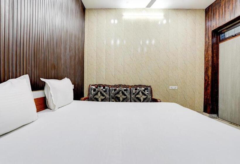 Classic Kolmen Hengen Huone, Oyo Hotel Star Galaxy