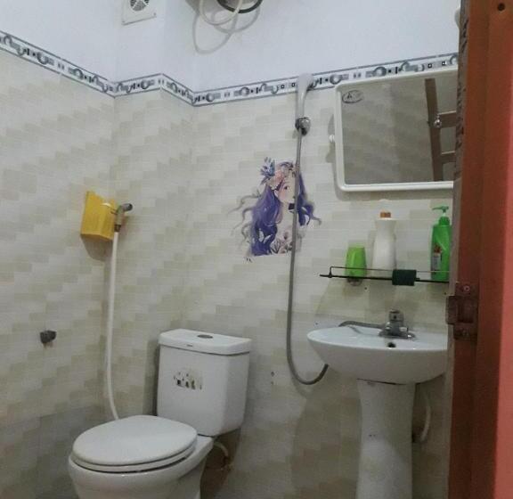 اتاق استاندارد چهار تخته, Nhà Nghỉ Hoàng Linh