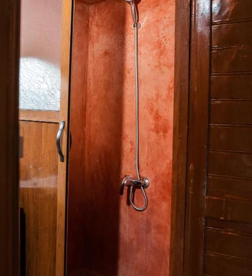 标准间, Riaad Hamad