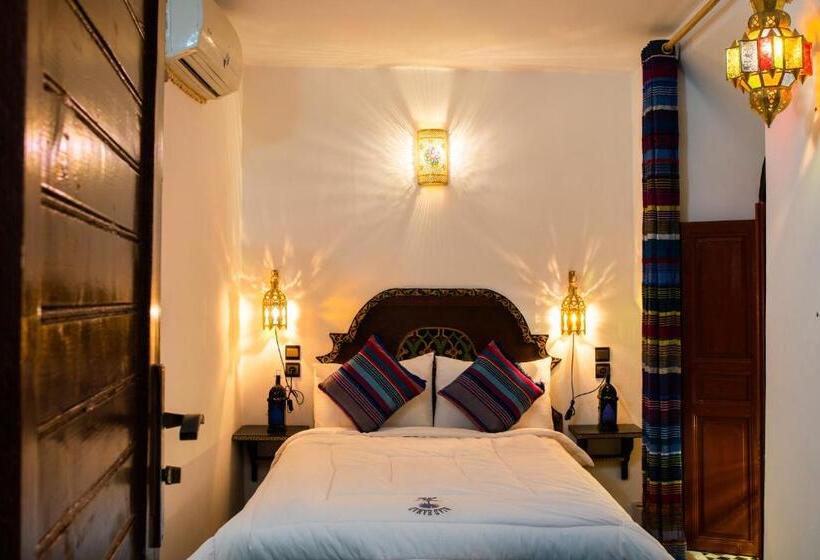 标准间, Riaad Hamad