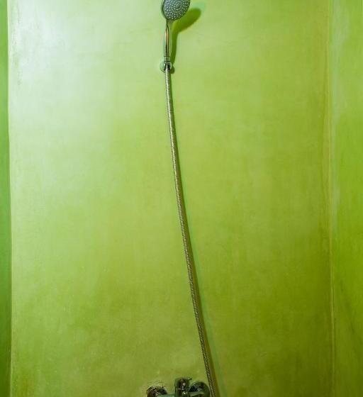 标准间, Riaad Hamad