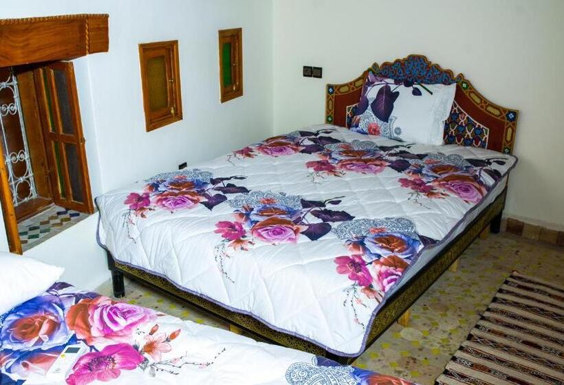 标准三人间, Riaad Hamad