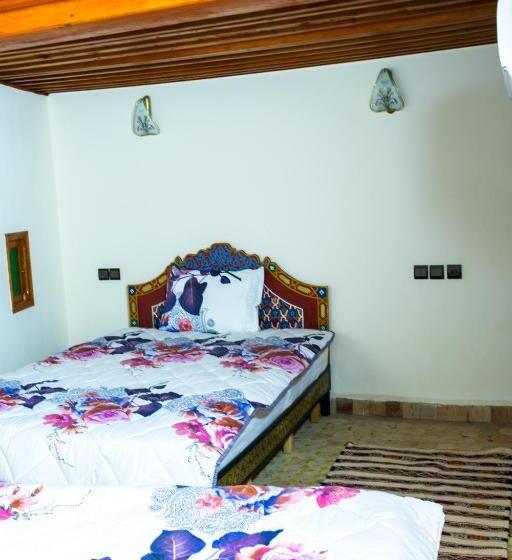 标准三人间, Riaad Hamad