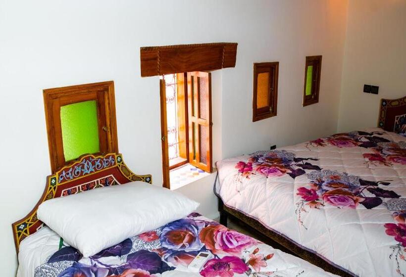 标准三人间, Riaad Hamad