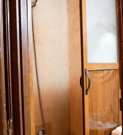 高级大房间, Riaad Hamad