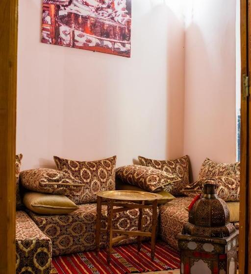 高级大房间, Riaad Hamad