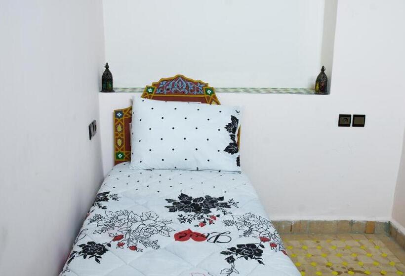 标准单人间, Riaad Hamad