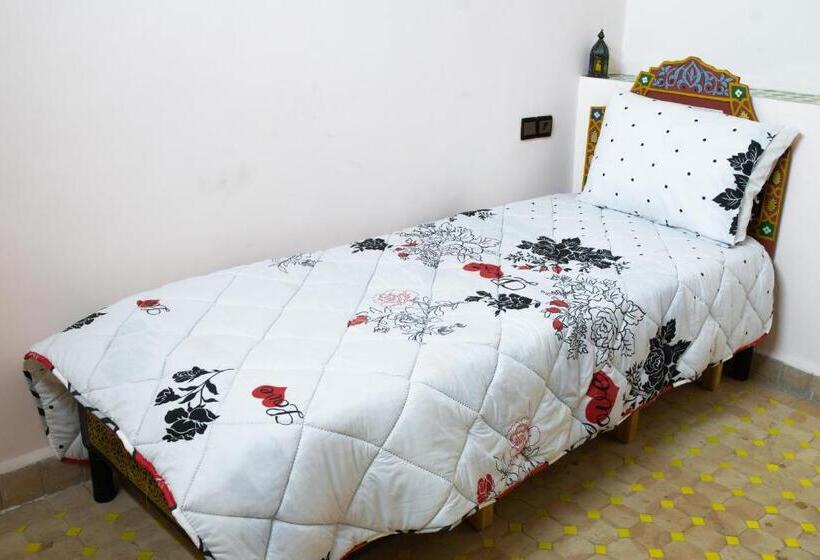 标准单人间, Riaad Hamad