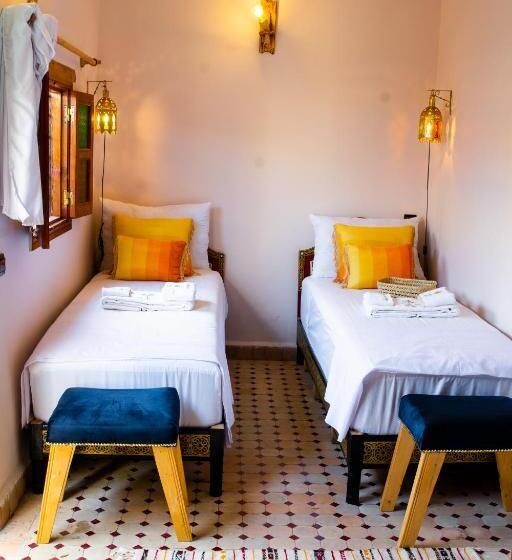 带大床的标准间, Riaad Hamad