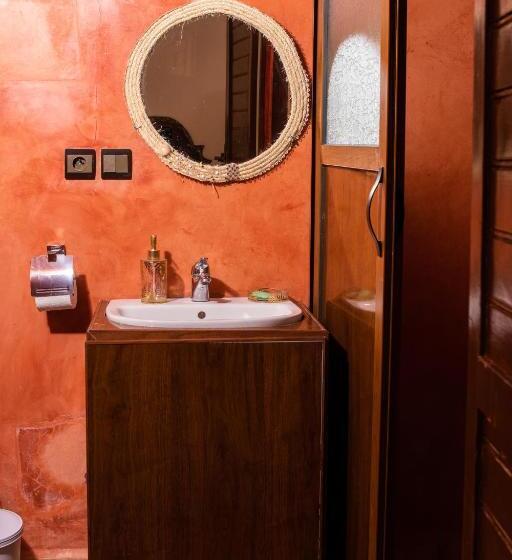 标准单人间, Riaad Hamad