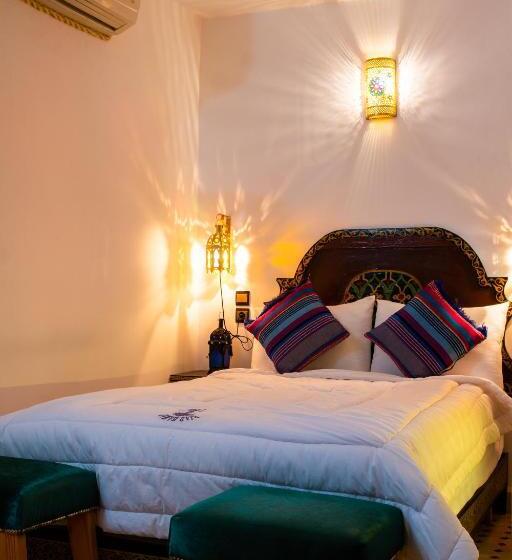 标准单人间, Riaad Hamad