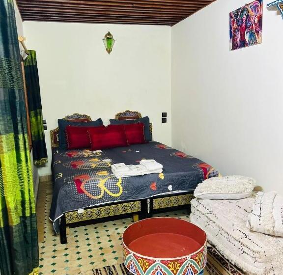 标准间, Riaad Hamad