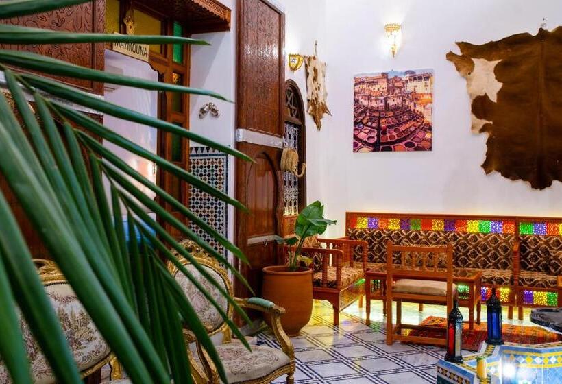 标准三人间, Riaad Hamad