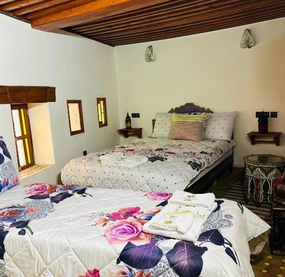 标准三人间, Riaad Hamad