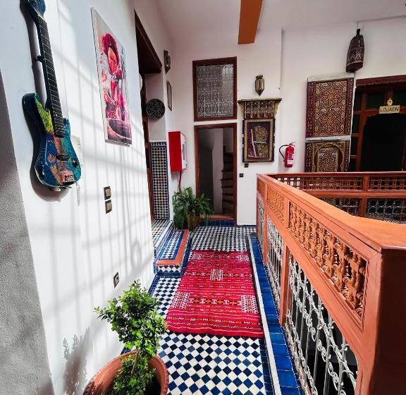 高级大房间, Riaad Hamad