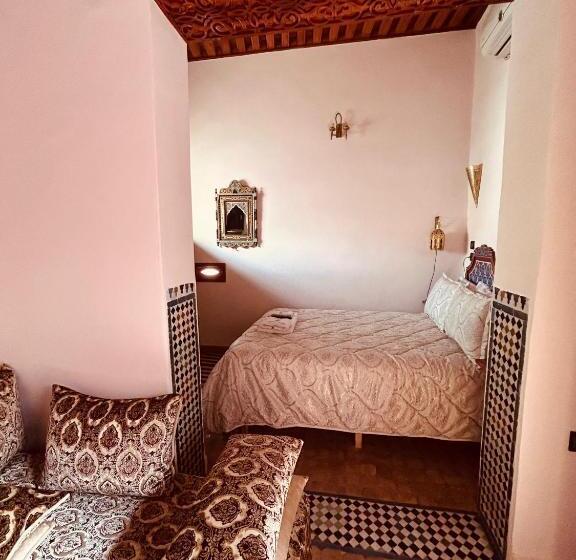 高级大房间, Riaad Hamad