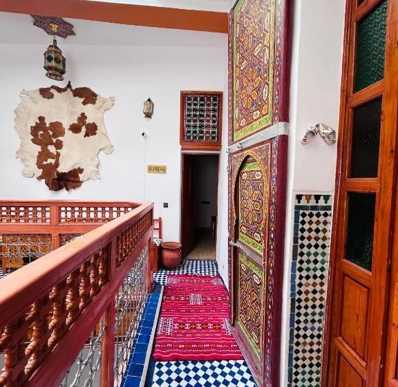 标准单人间, Riaad Hamad