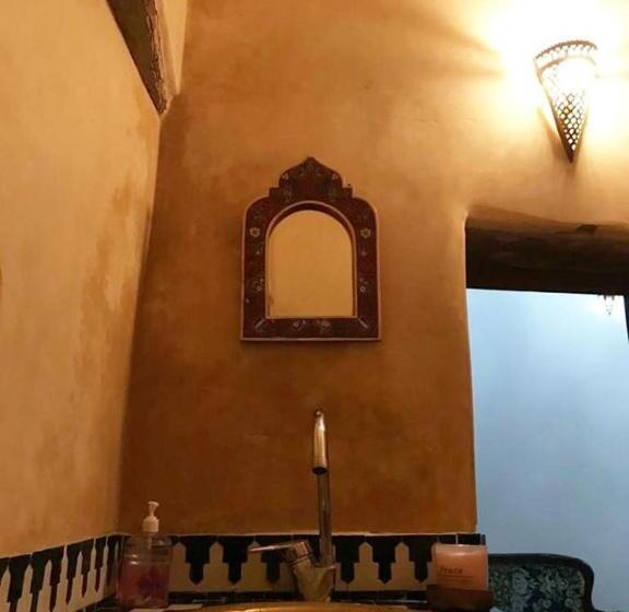 标准单人间, Riaad Hamad