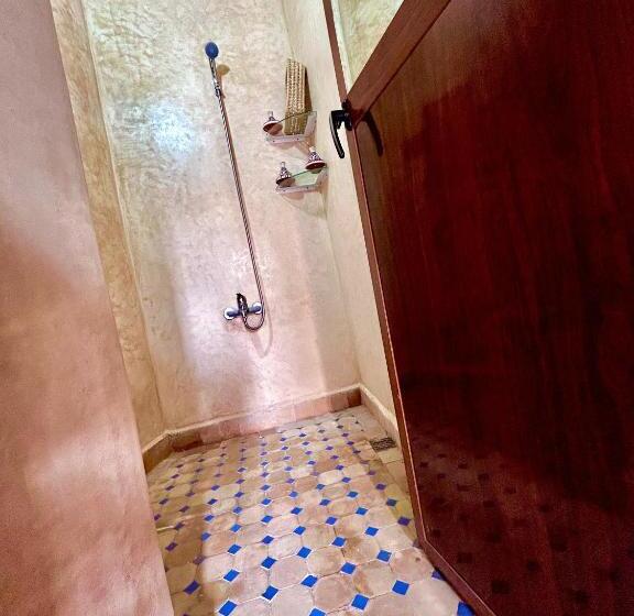 带大床的标准间, Riaad Hamad