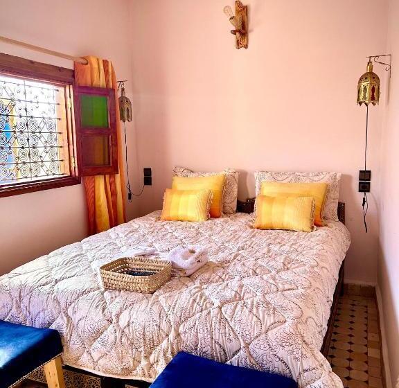 带大床的标准间, Riaad Hamad