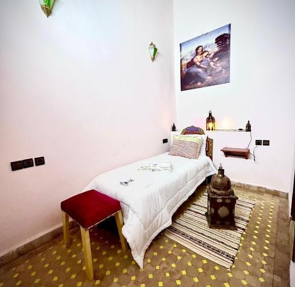 标准单人间, Riaad Hamad