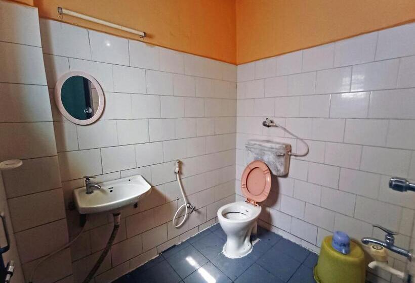 Четырехместный Номер Стандарт, Staymaker Hotel Shri Sai Ram