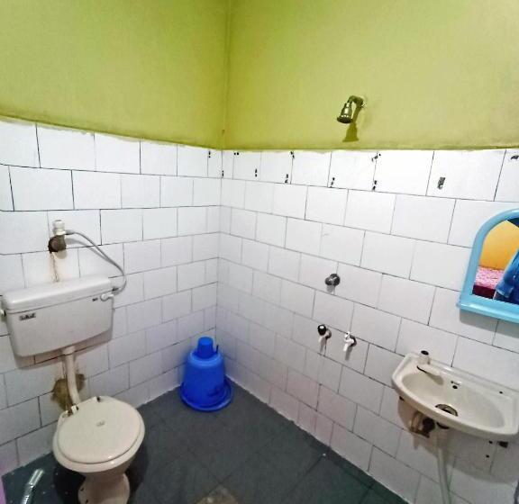 Четырехместный Номер Стандарт, Staymaker Hotel Shri Sai Ram