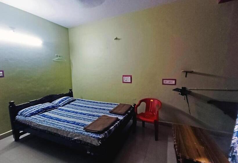 Номер Стандарт, Staymaker Hotel Shri Sai Ram