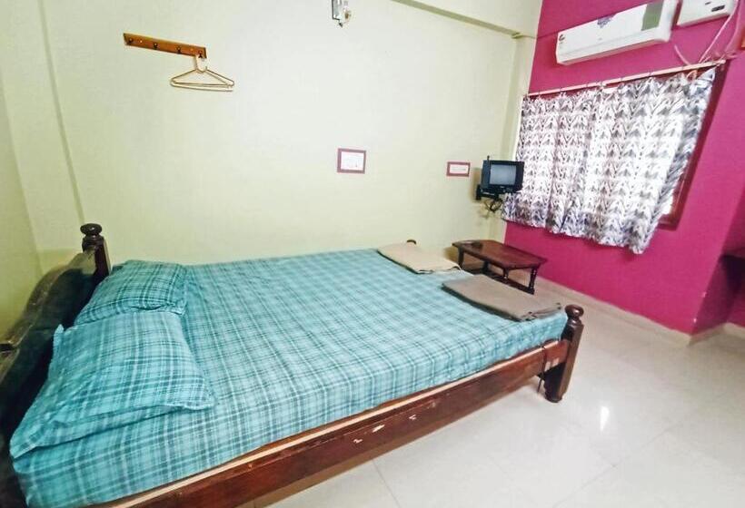 Номер Deluxe, Staymaker Hotel Shri Sai Ram