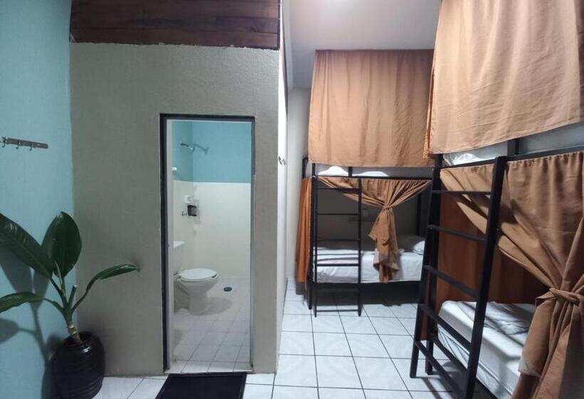 سرير فى غرفة مشتركه, Chante